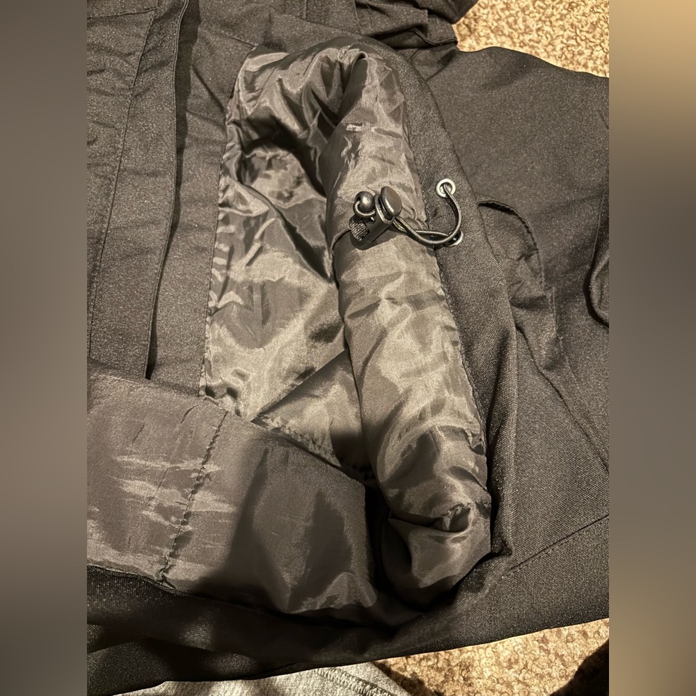 Black Hooded Ski Jacket - Picture 7 of 7